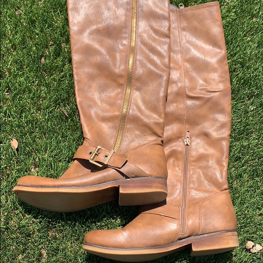 Cute brown tall boots!